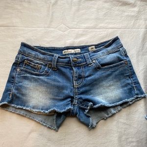 BKE Jean Shorts! Stella Shorts. Size 26. Embroidered Pocket